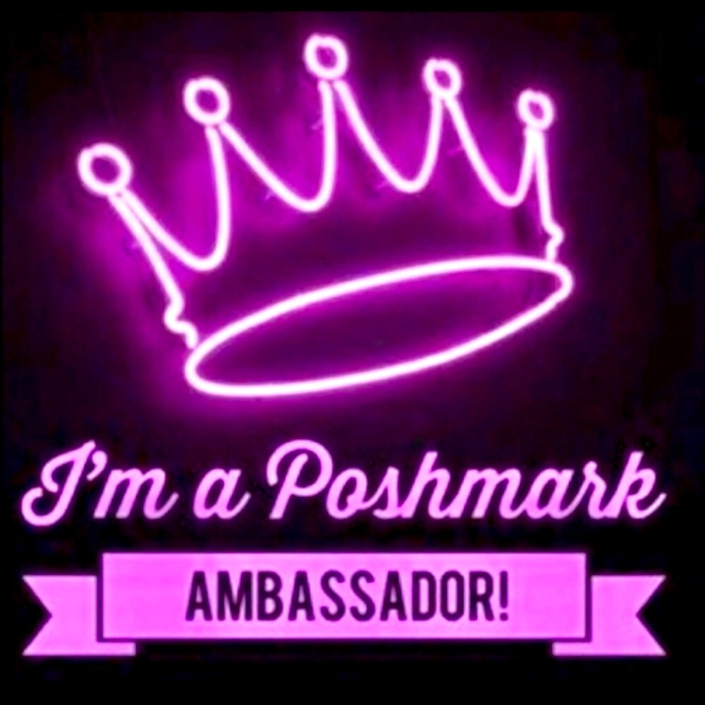 👑 POSHMARK AMBASSADOR 👑